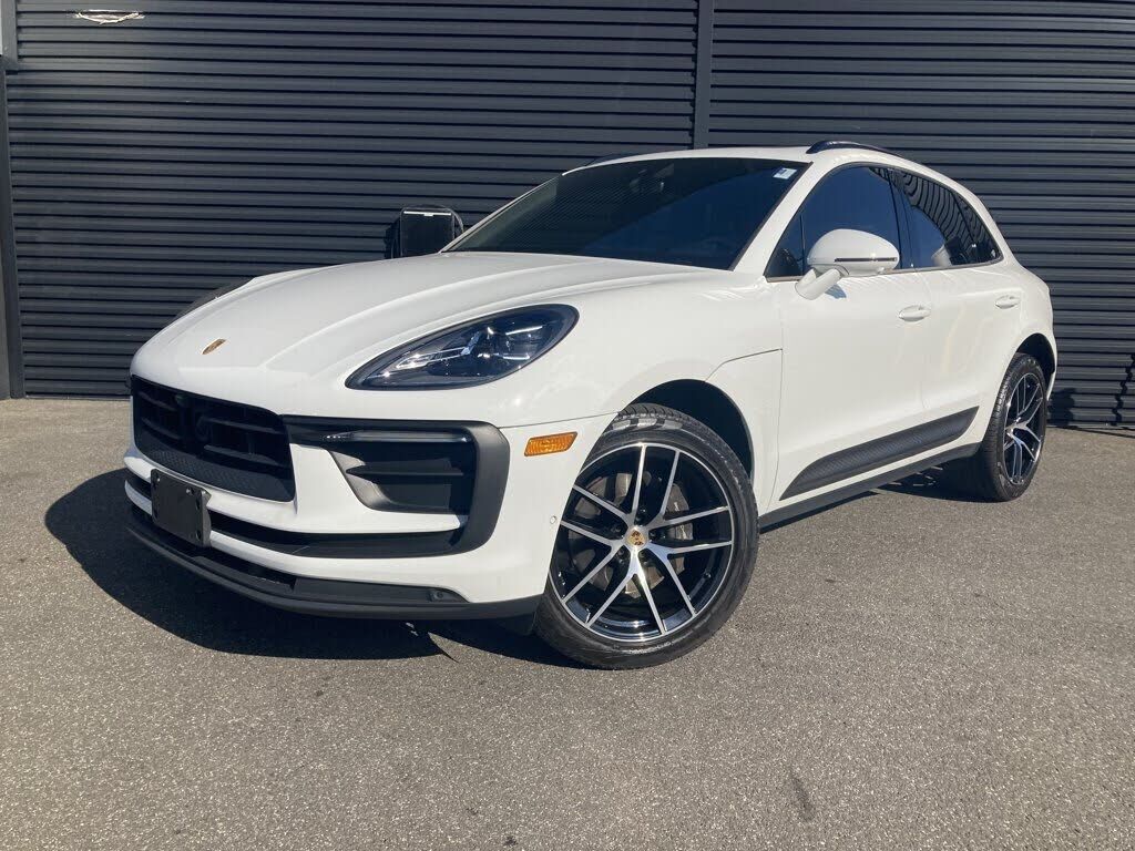 2024 PORSCHE Macan