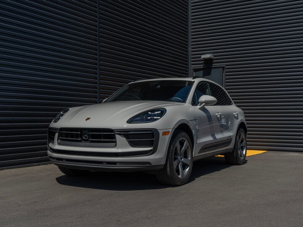 2026 PORSCHE Macan