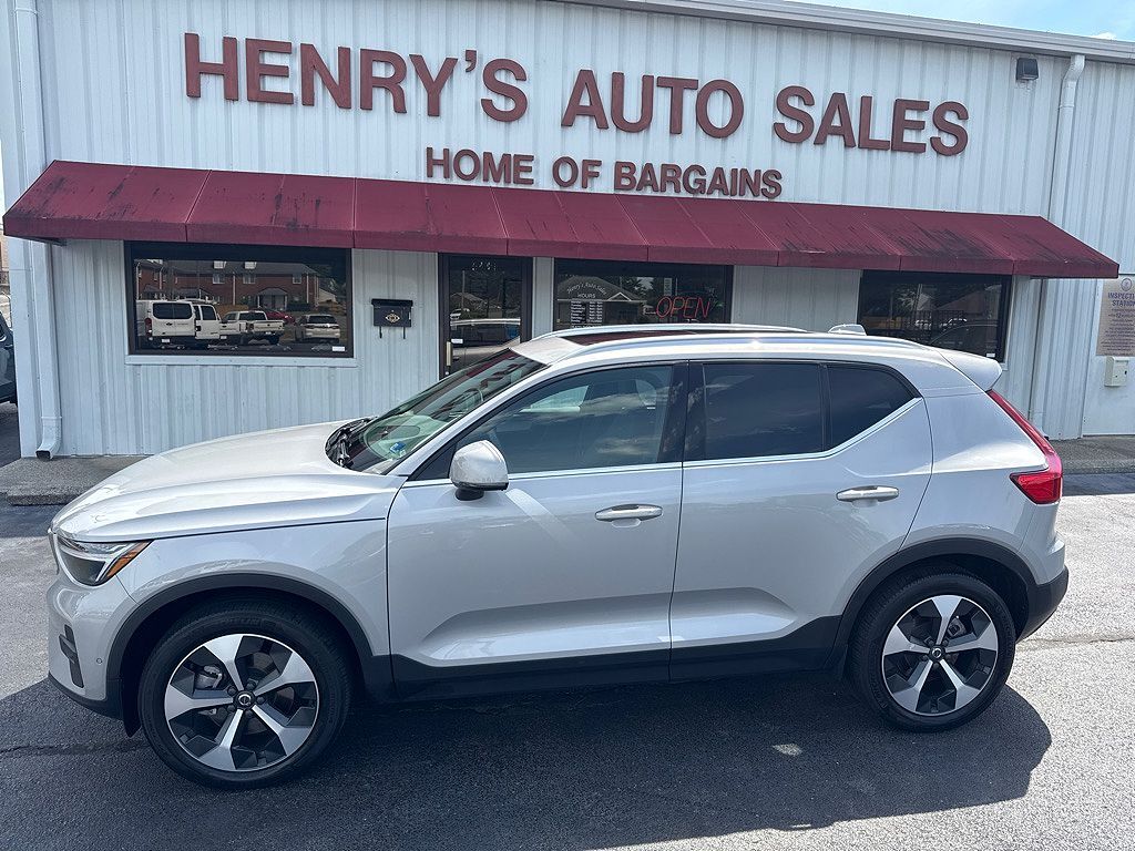 2024 VOLVO XC40