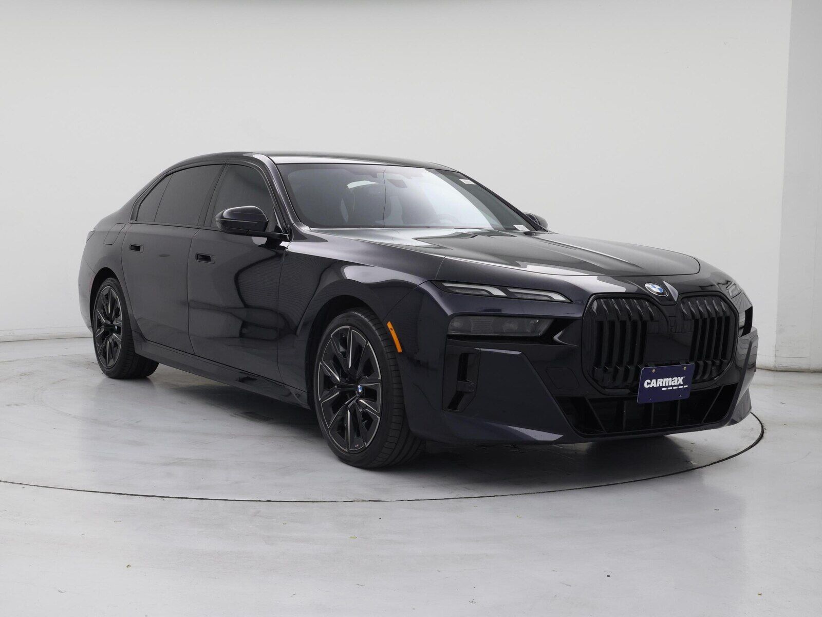 2023 BMW 740i