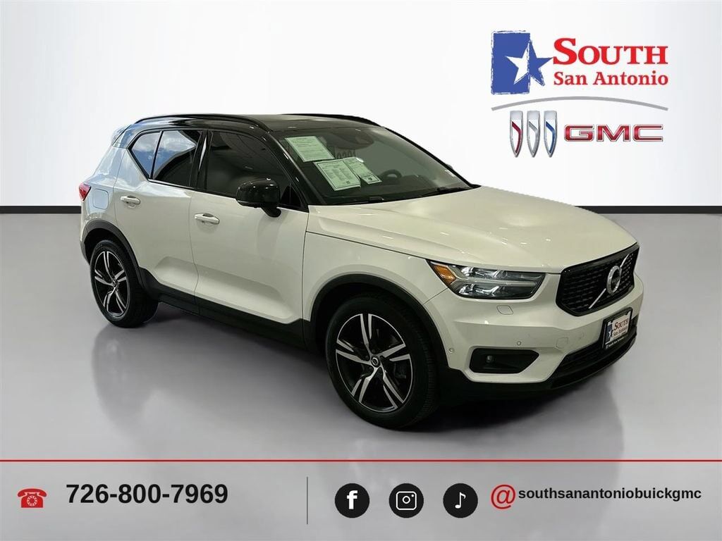 2022 VOLVO XC40