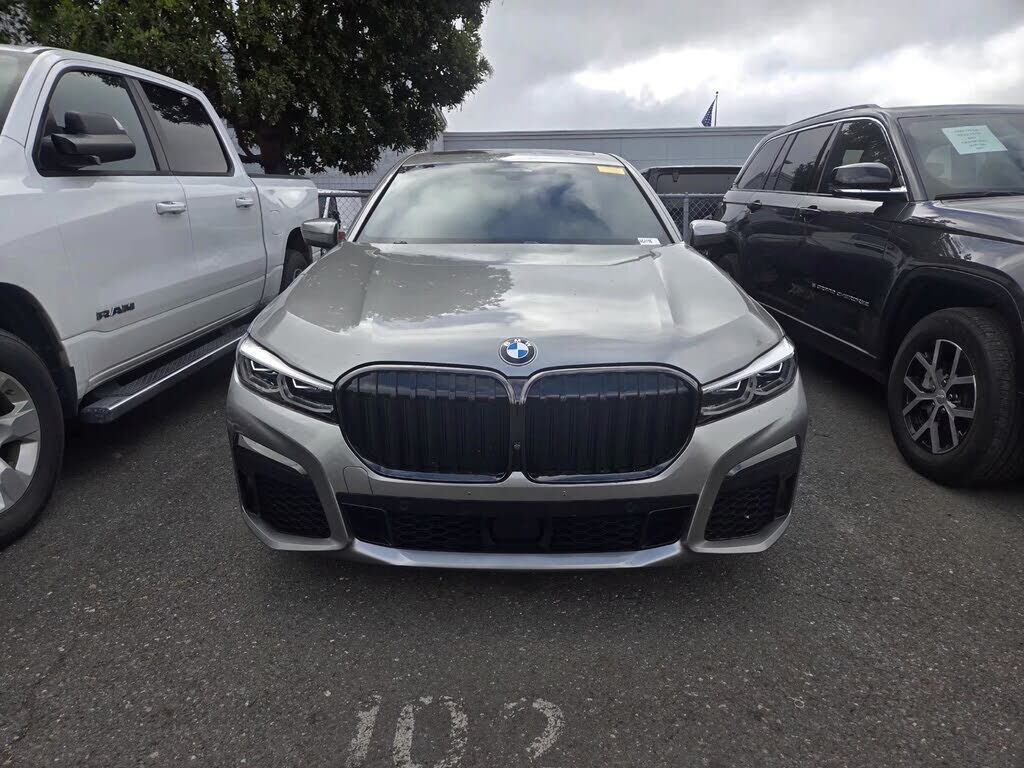 2022 BMW 750i