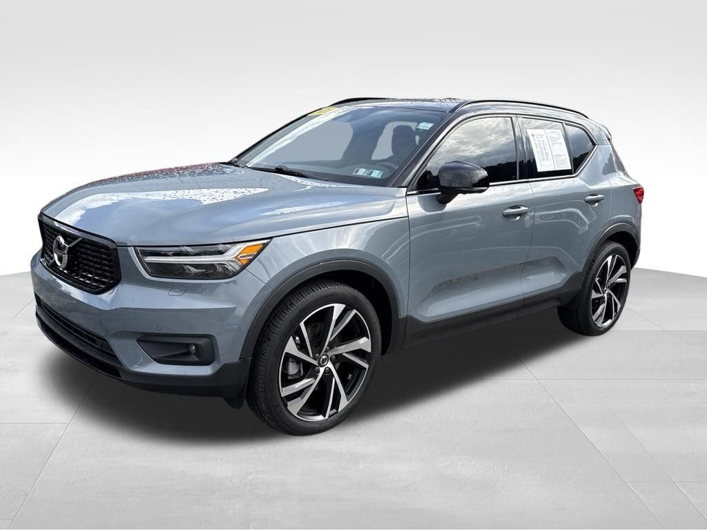 2021 VOLVO XC40
