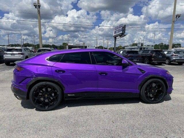 2023 LAMBORGHINI URUS