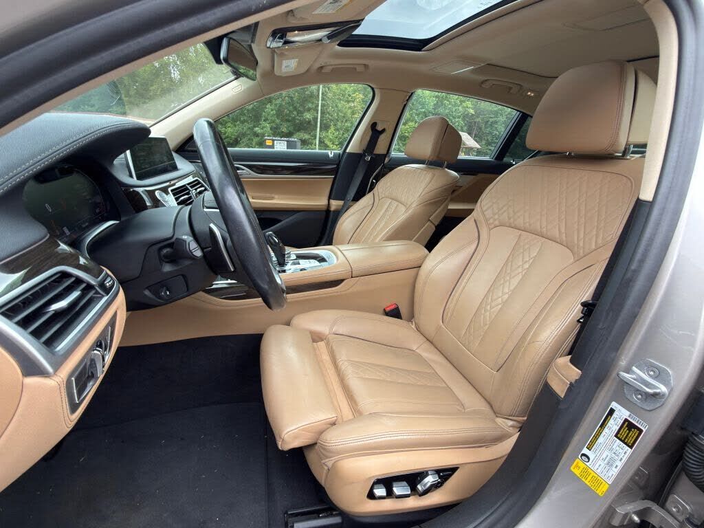 2020 BMW 740i