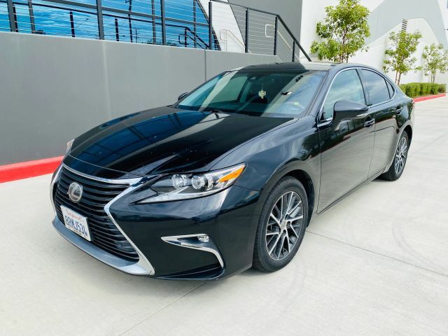 2017 LEXUS ES