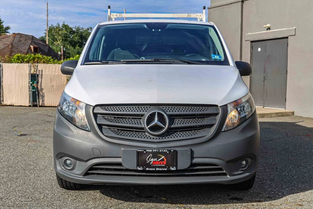 2022 Mercedes-Benz METRIS