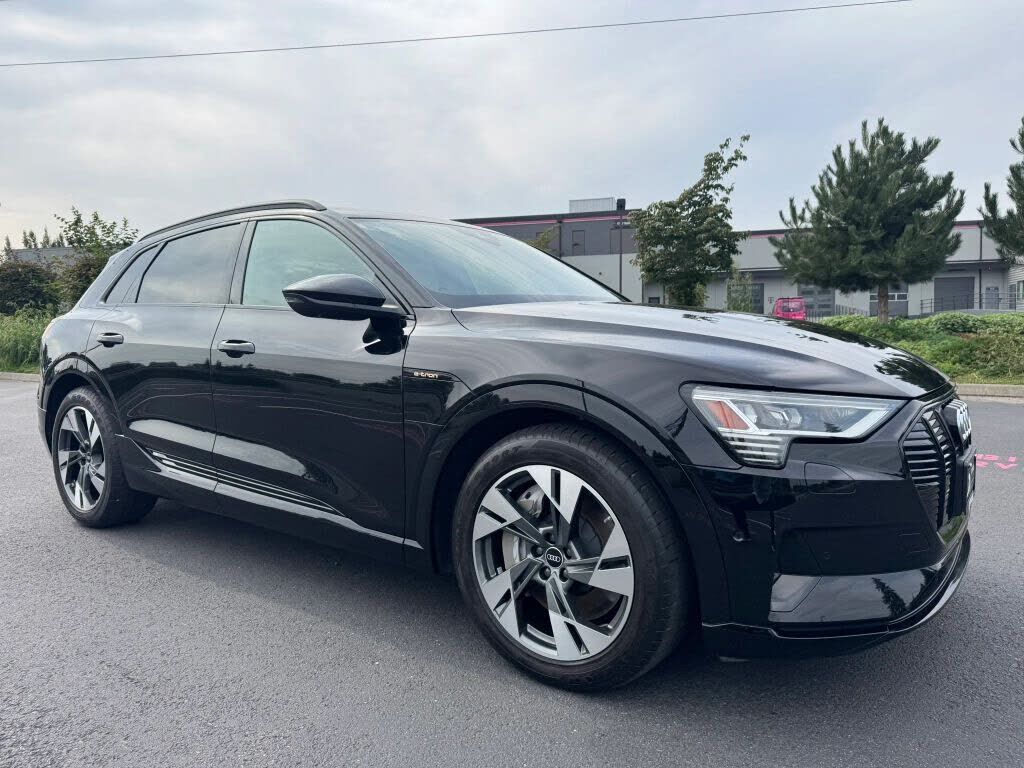 2022 AUDI e-tron