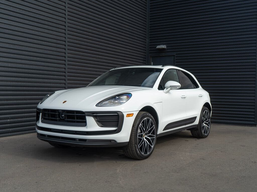 2026 PORSCHE Macan