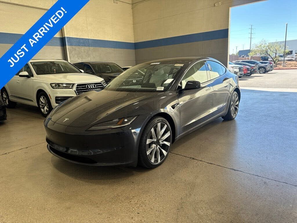 2025 TESLA Model 3