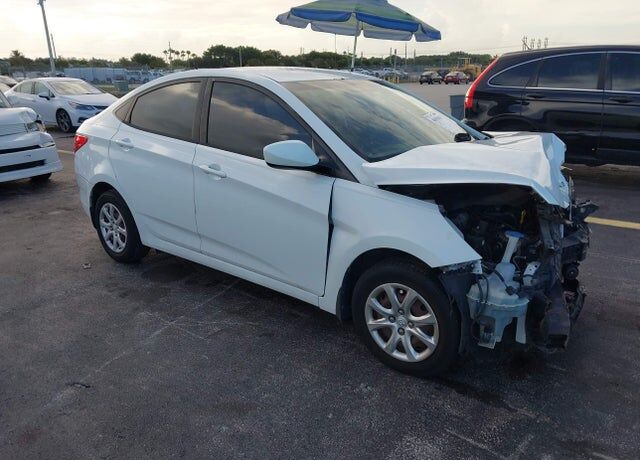 2013 HYUNDAI Accent