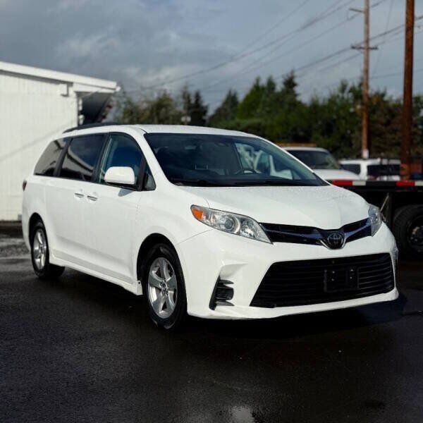 2019 TOYOTA Sienna