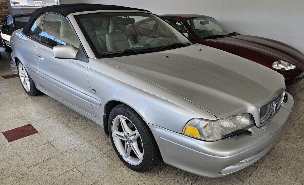 2001 VOLVO C70