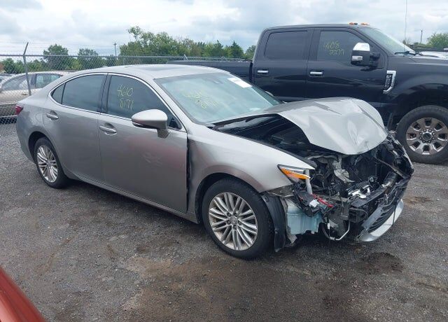 2017 LEXUS ES