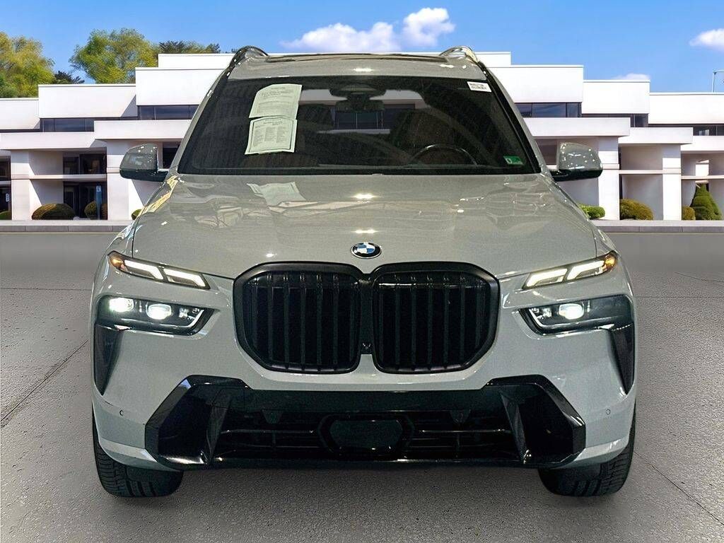 2023 BMW X7