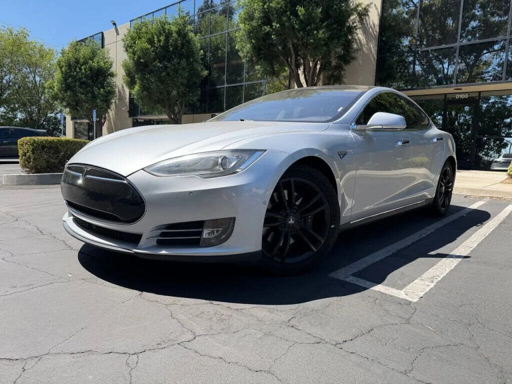 2015 TESLA Model S