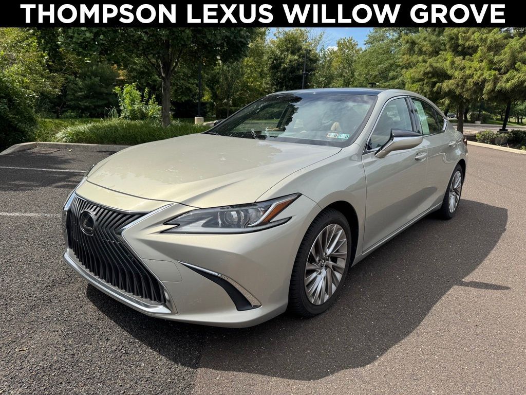 2019 LEXUS ES