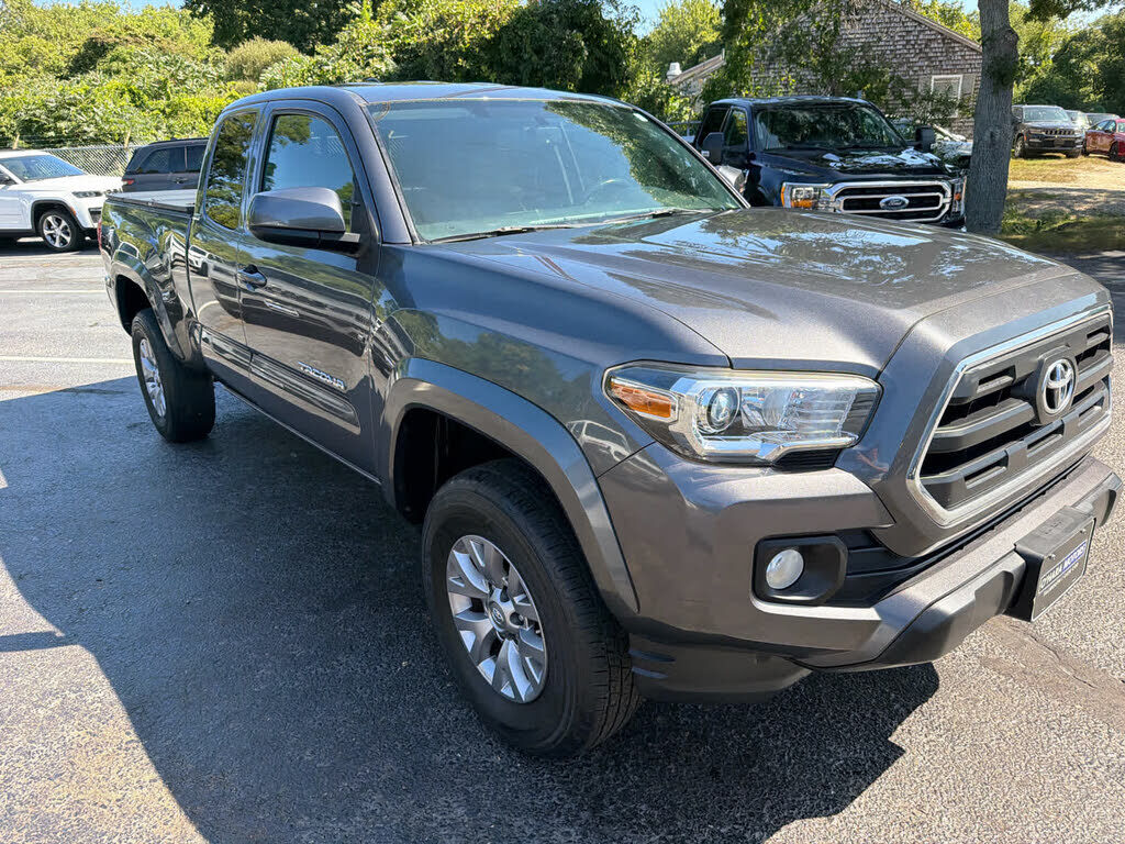 2017 TOYOTA Tacoma