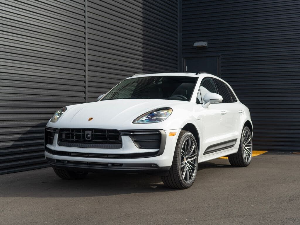 2026 PORSCHE Macan