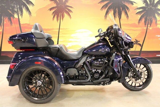 2025 HARLEY DAVIDSON FLHTCUTG / Tri Glide Ultra