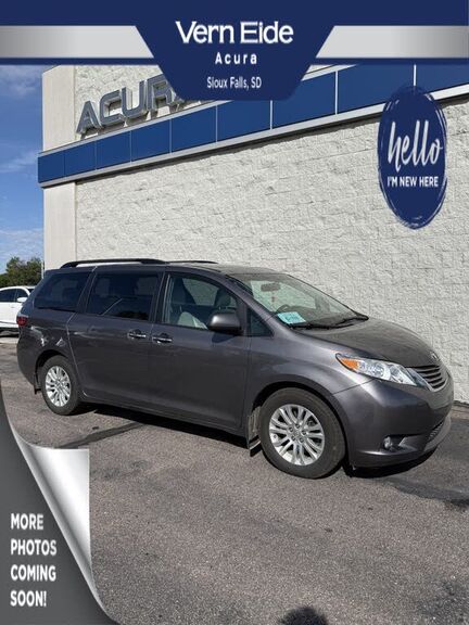 2017 TOYOTA Sienna