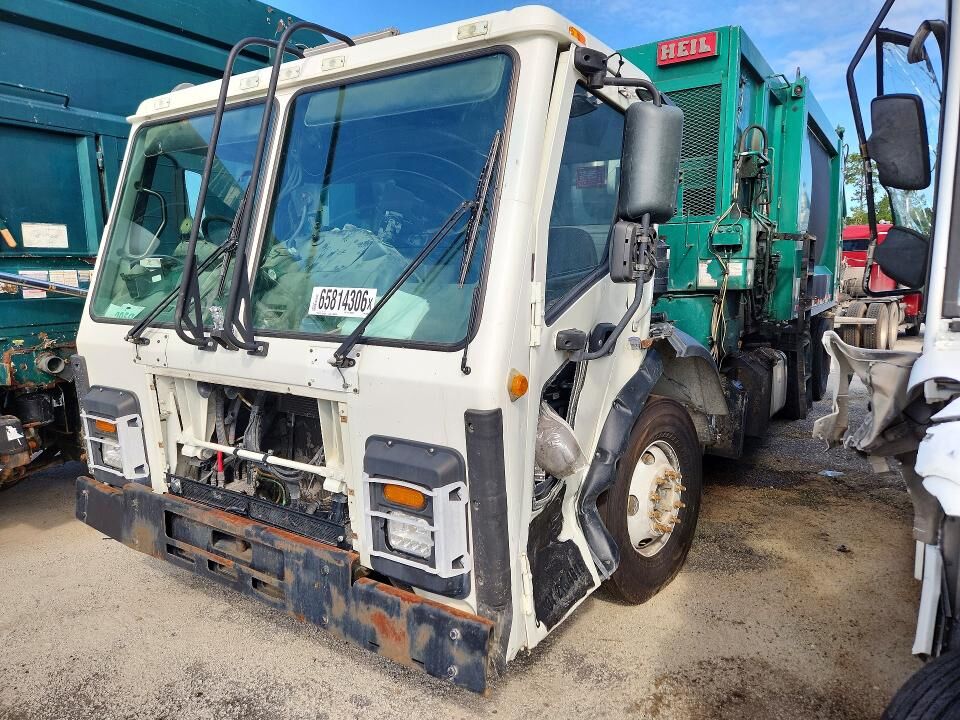 2019 MACK LR