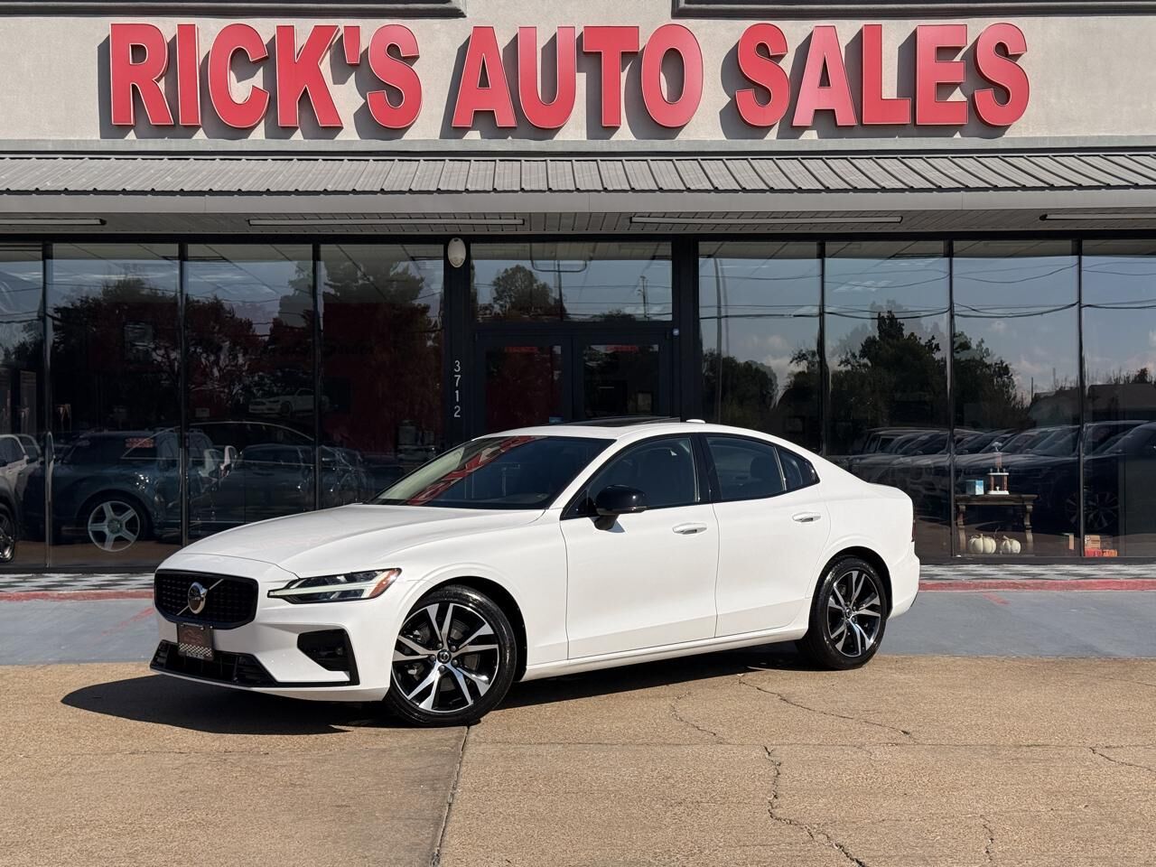 2024 VOLVO S60