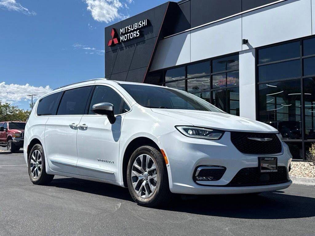 2023 CHRYSLER Pacifica
