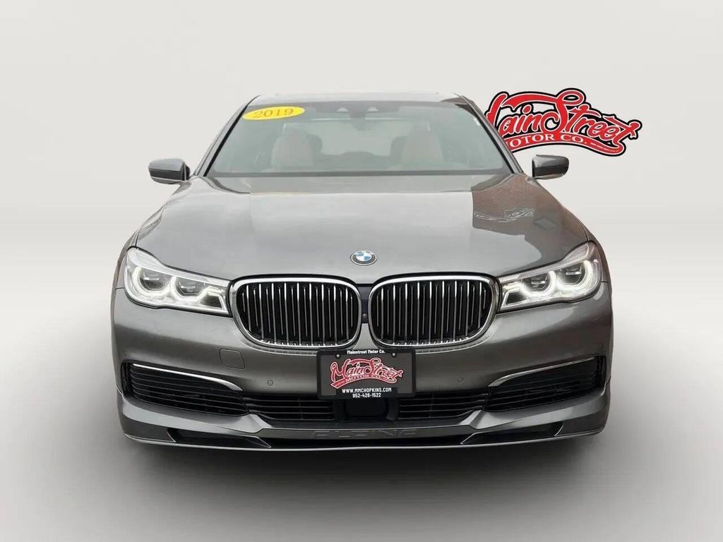 2019 BMW B7