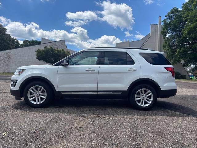2017 FORD Explorer