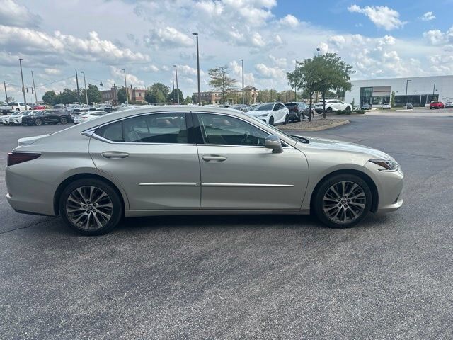 2019 Lexus ES