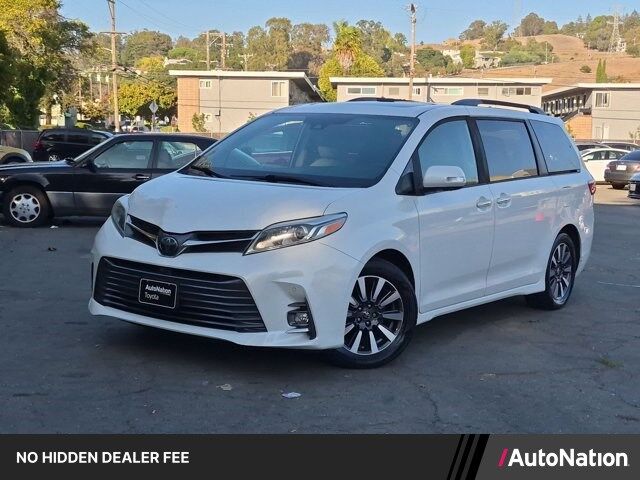 2019 TOYOTA Sienna