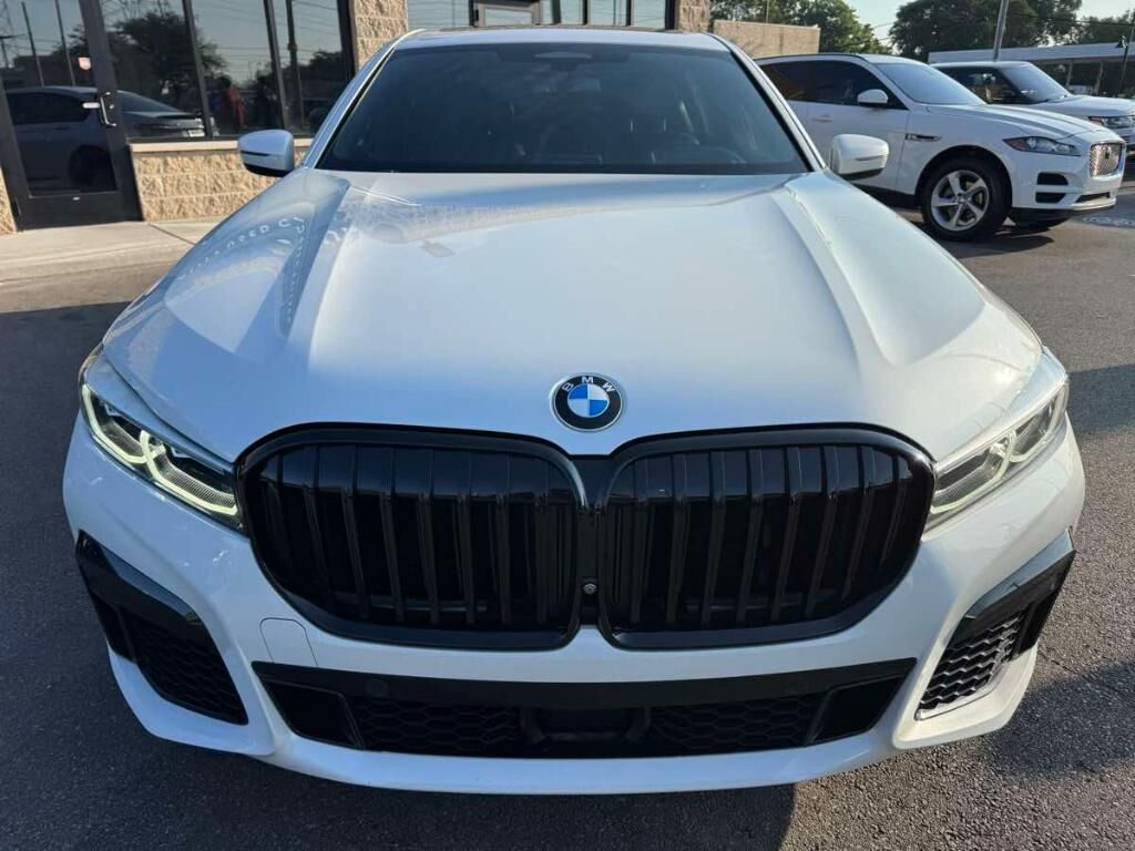2021 BMW 750i