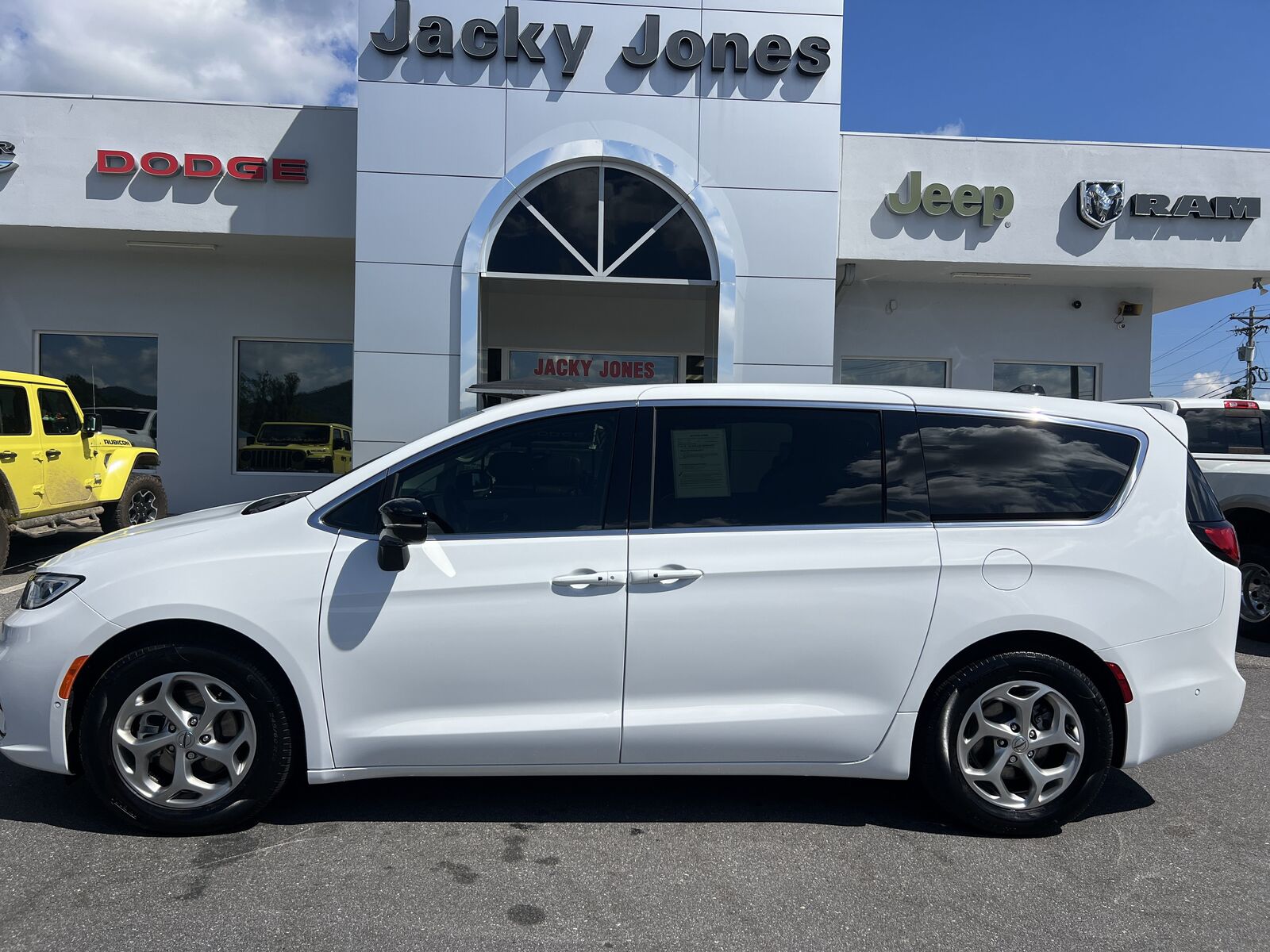 2024 CHRYSLER Pacifica