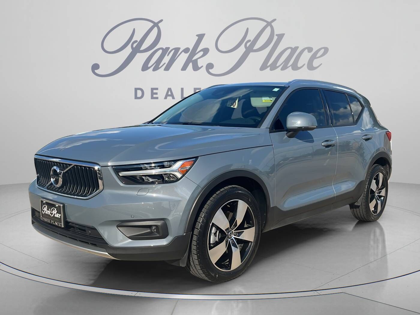 2021 VOLVO XC40