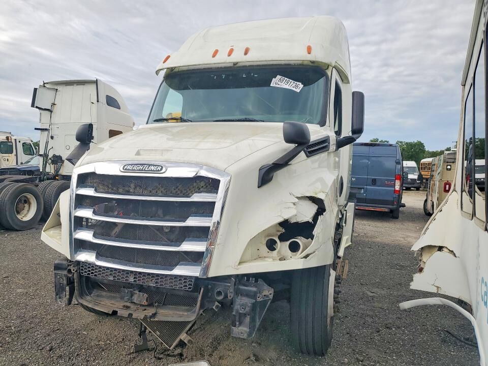 2018 FREIGHTLINER New Cascadia 126" Sleepercab