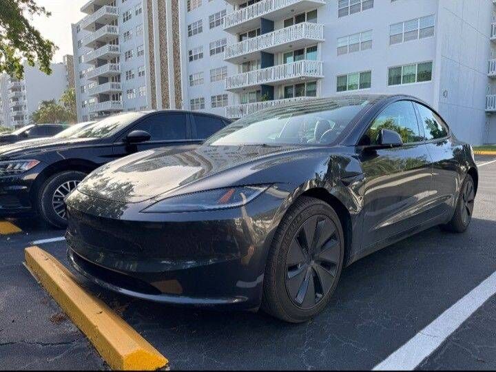 2025 TESLA Model 3