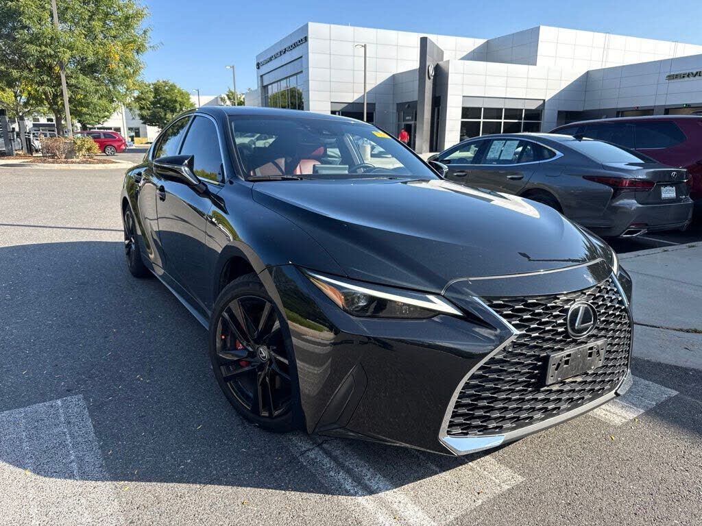 2021 LEXUS IS