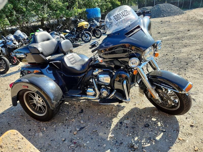 2017 HARLEY DAVIDSON FLHTCUTG / Tri Glide Ultra