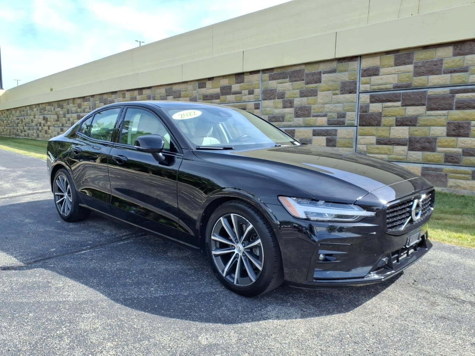 2022 VOLVO S60