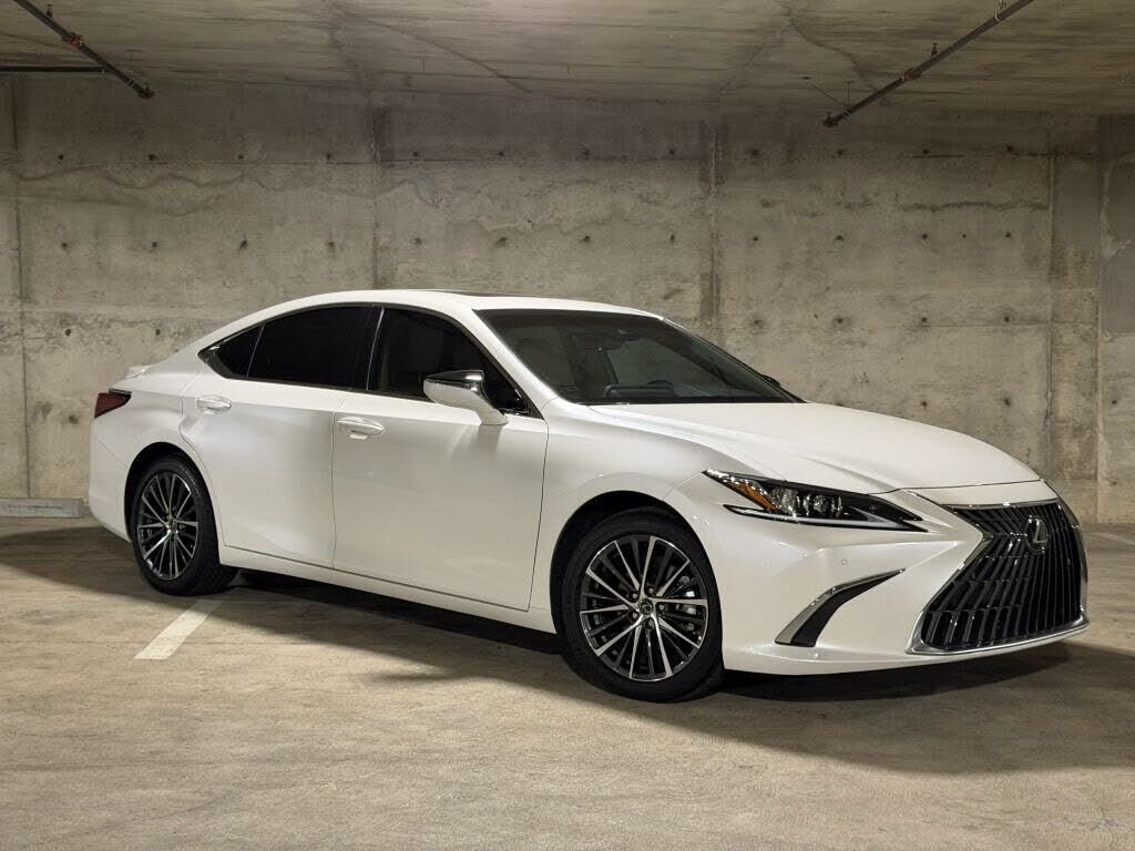 2025 LEXUS ES