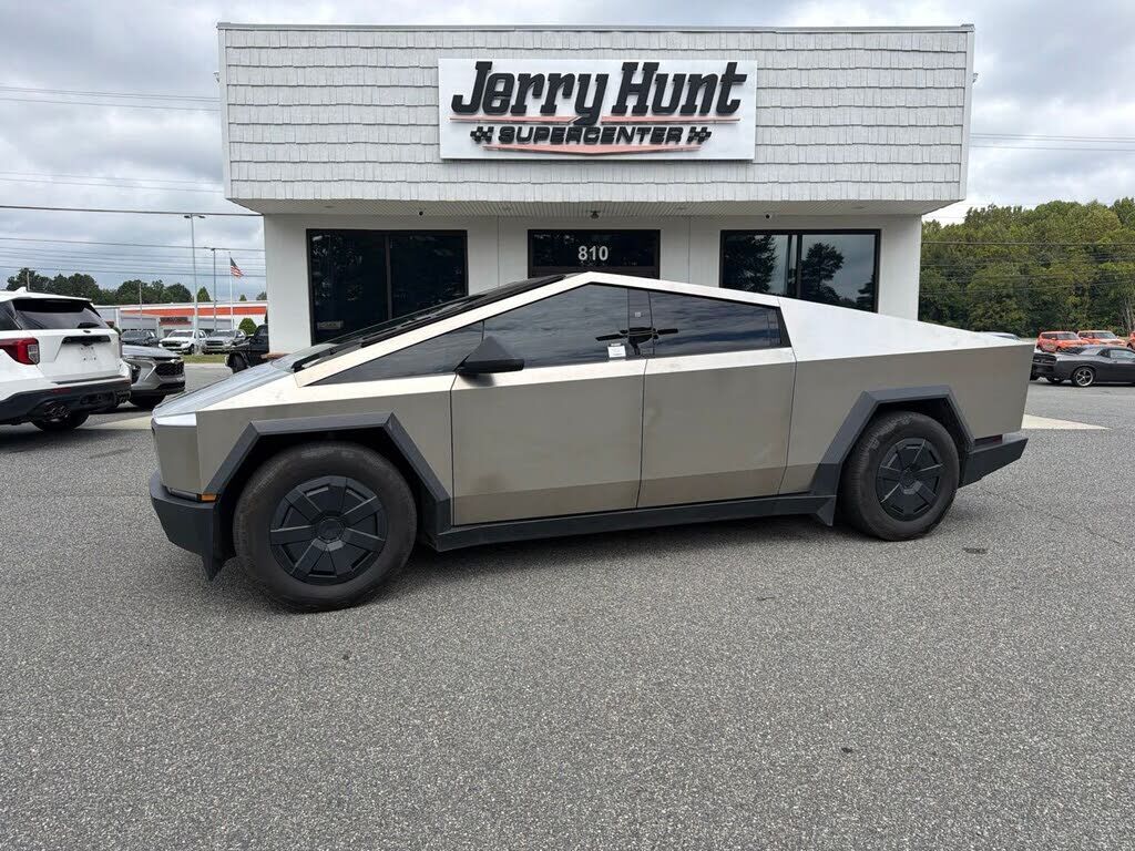 2025 TESLA Cybertruck