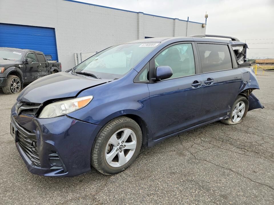 2018 TOYOTA Sienna