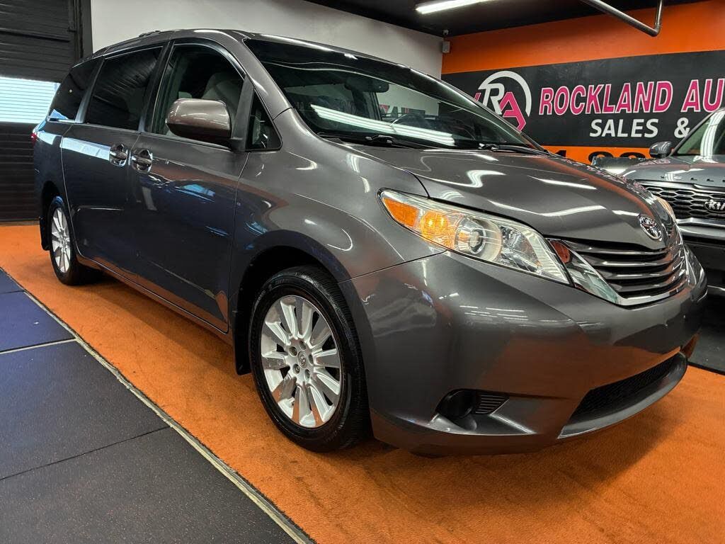2015 TOYOTA Sienna