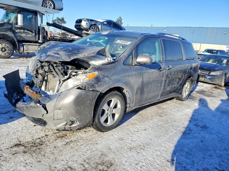 2013 TOYOTA Sienna