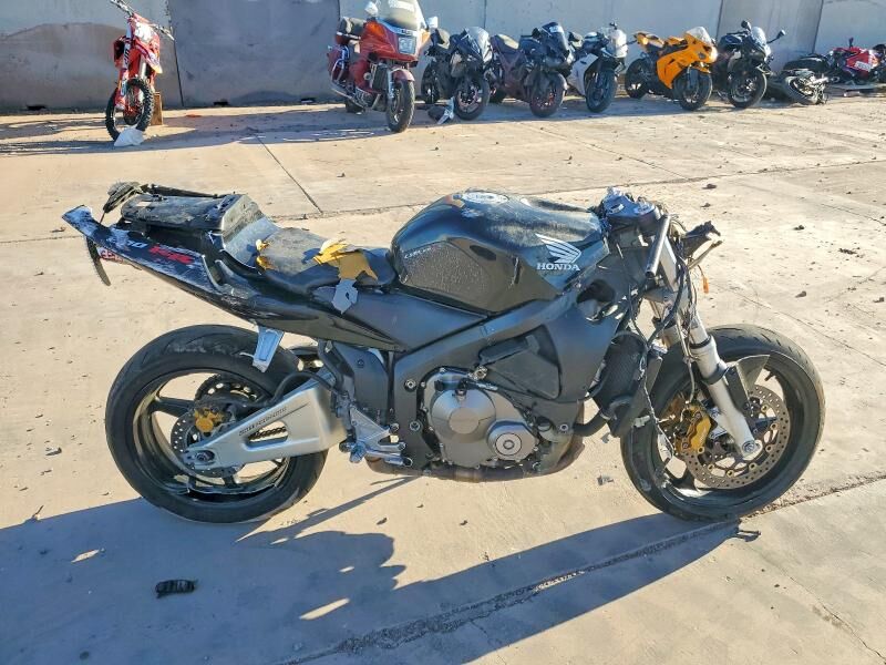 2003 HONDA CB