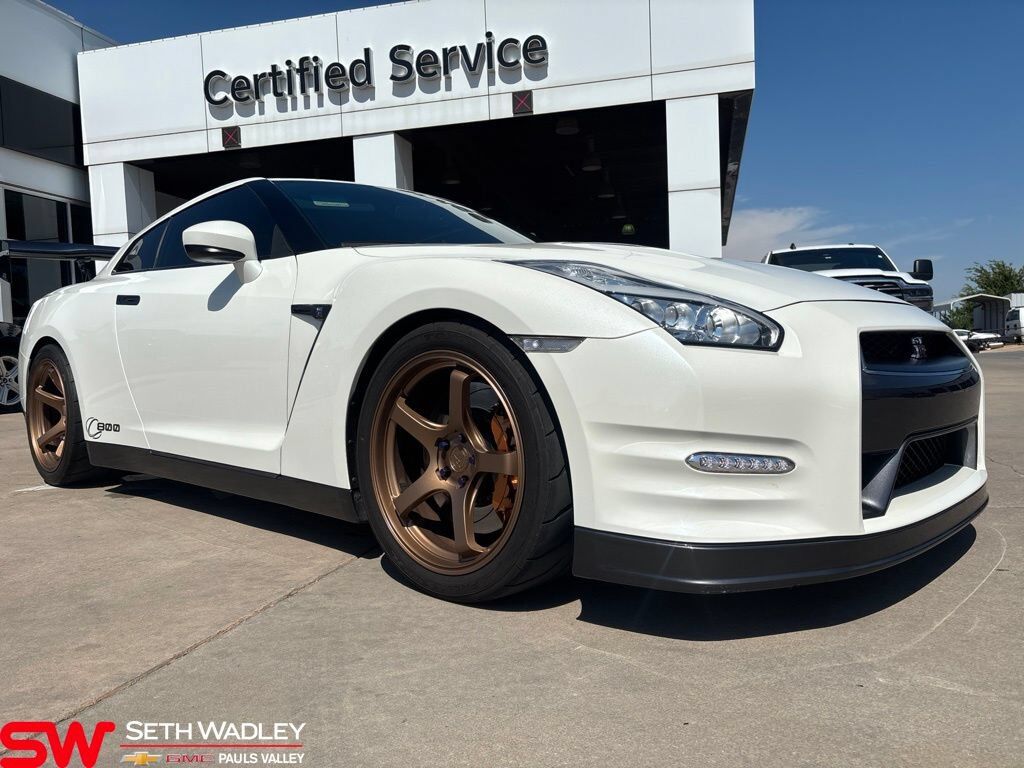 2015 NISSAN GT-R