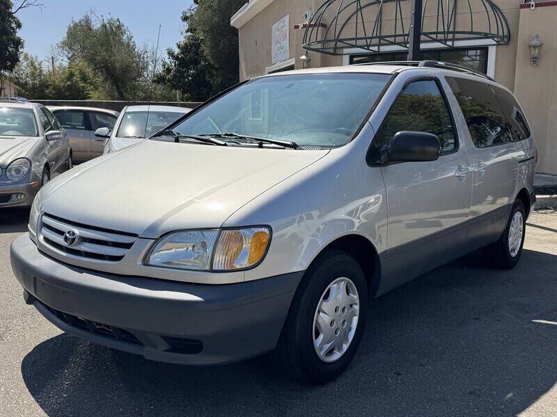 2002 TOYOTA Sienna