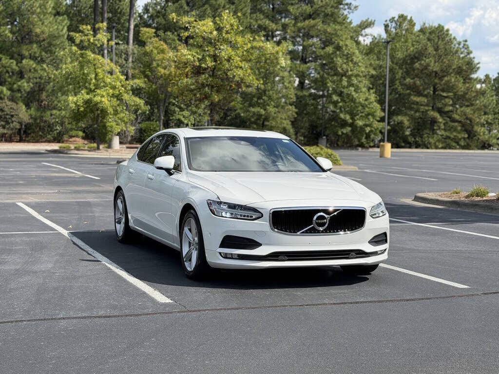 2017 VOLVO S90
