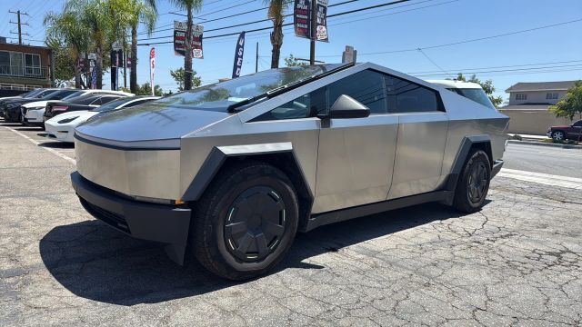2024 TESLA Cybertruck